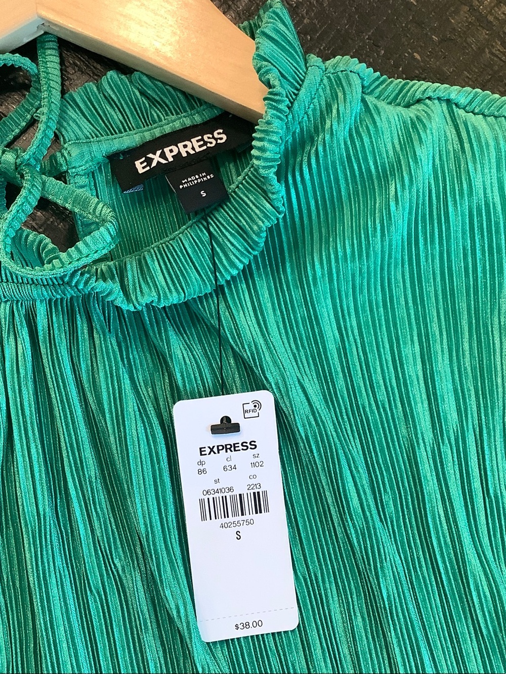 Express Green Pleated Ruffle Shell Top - Picture 2 of 3
